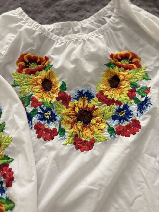 Вишиванка з квітами