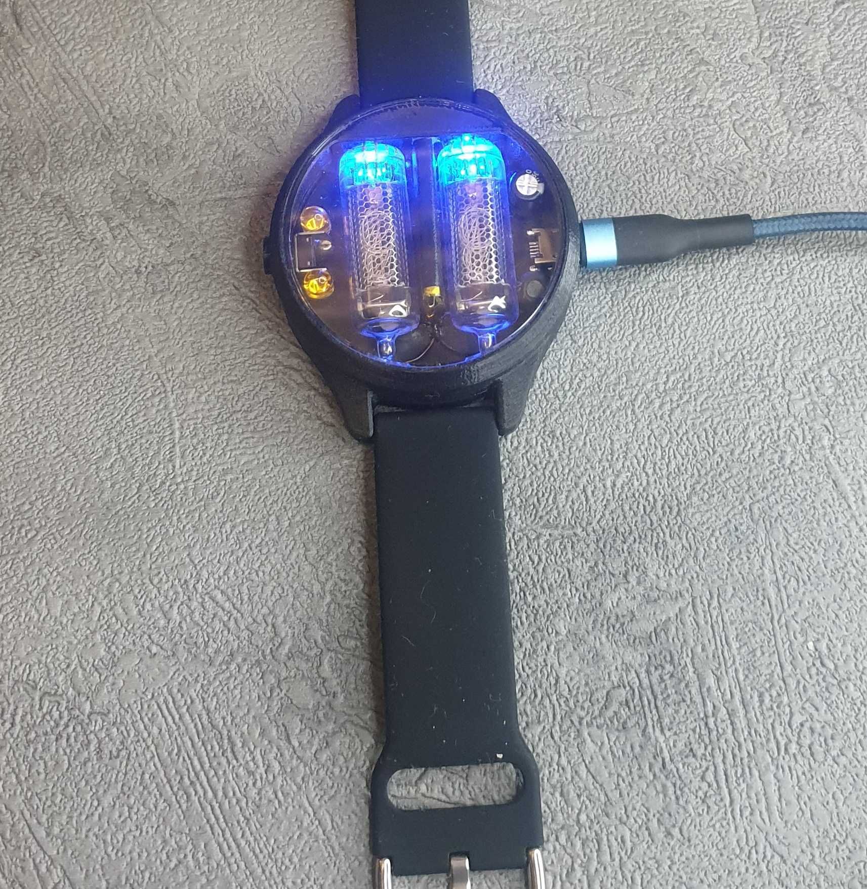 Наручные часы  nixie watch.