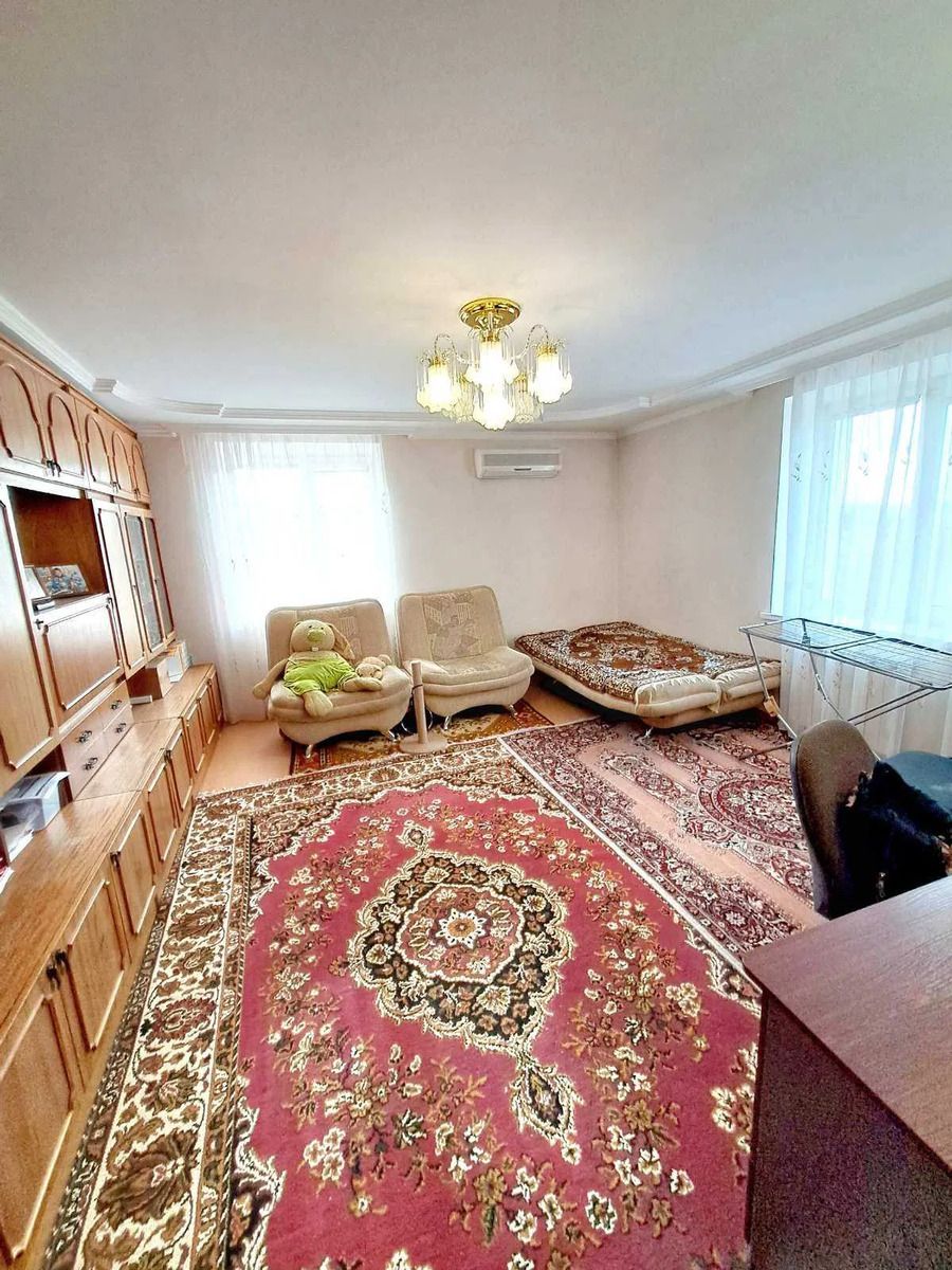 Продам 3-и к/к 76 м2 в елітному будинку з закритим двором в центрі..