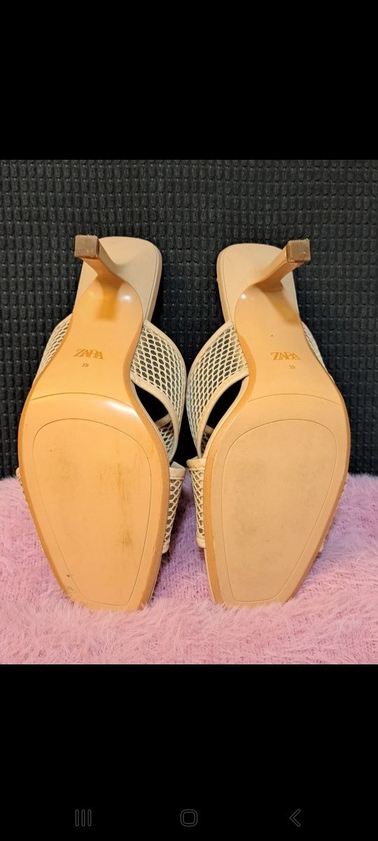 Sandalias Zara cor beige