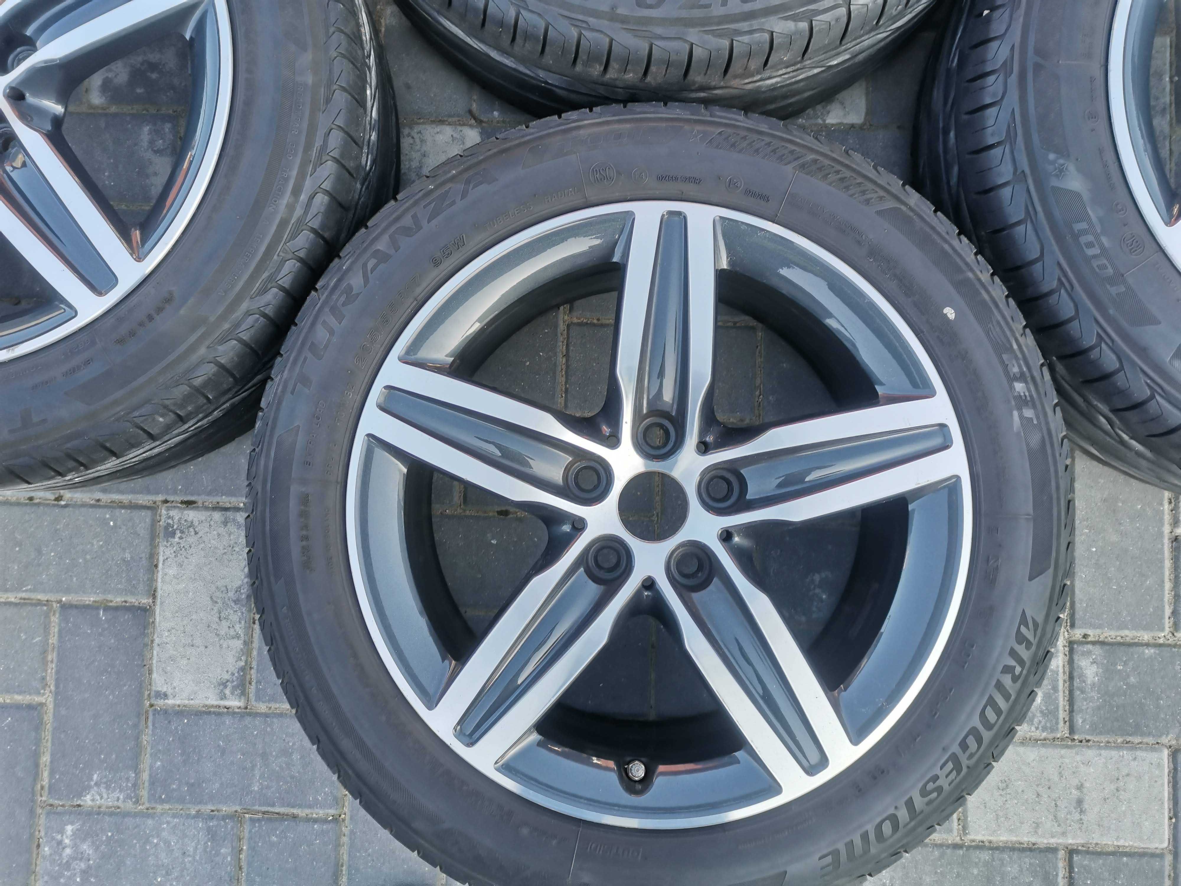 Felgi BMW 2 F45 F46 STYLING 379 7.5Jx17H2 5x112 ET54 TPMS