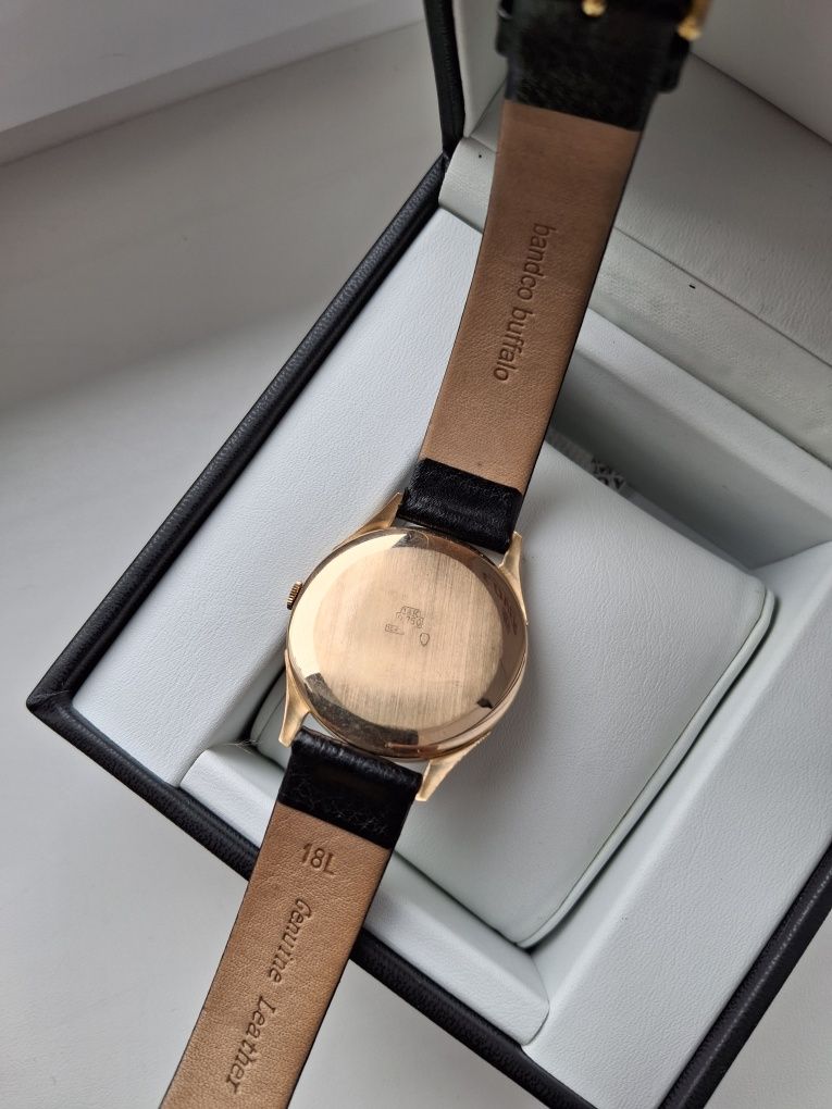 Золотий годинник Camy geneve.