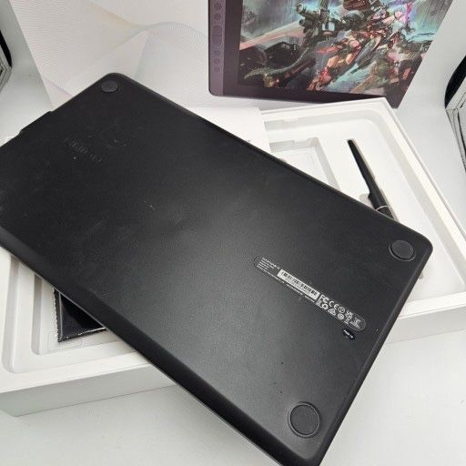 Nowy tablet graficzny 13.3" HUION Kamvas