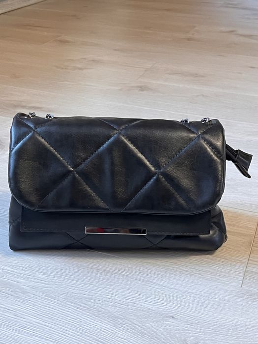 Жіноча сумочка з ланцюжком