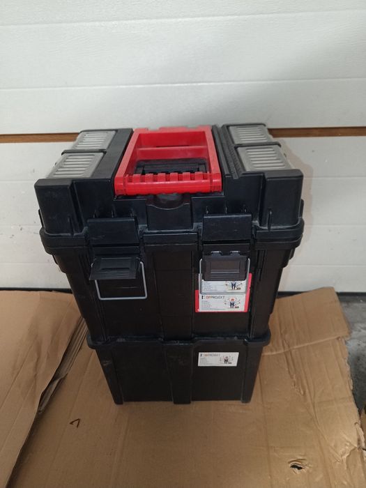 Skrzynka narzędziowa na kółkach