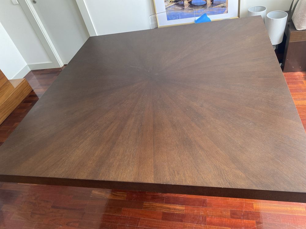 Mesa em madeira maciça