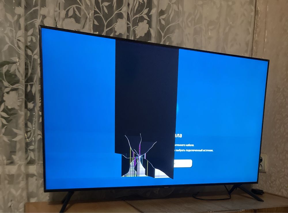 Продам на запчасти, телевизор samsung  smart TV( повреждение)