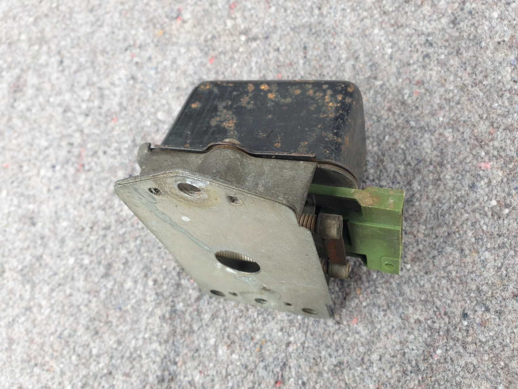 Regulator napięcia Fiat 125p Żuk Nysa Polonez alternator 15 67 RC1/12B