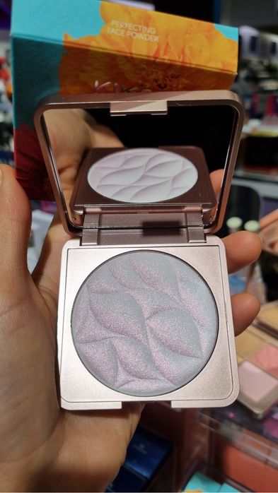 Пудра Kiko invisible touch face fixing powder прозора universal veil