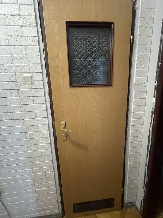 Міжкімнатні двері 8 штук + 2 вхідних дверей