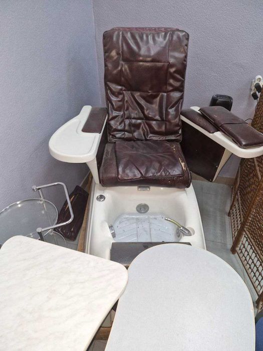 Терміново Продам масажне педикюрне крісло
