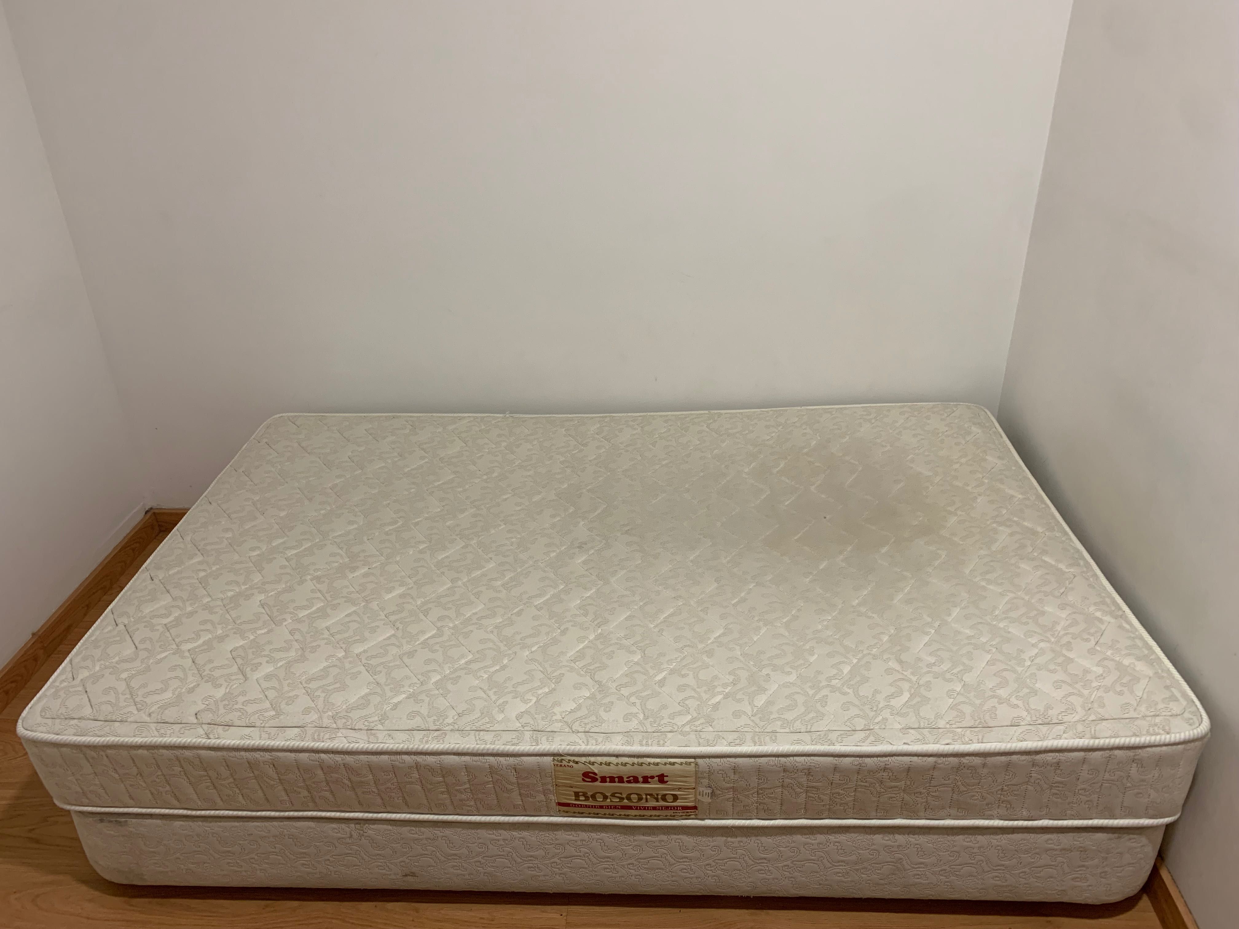 Cama segunda mão disponível para venda