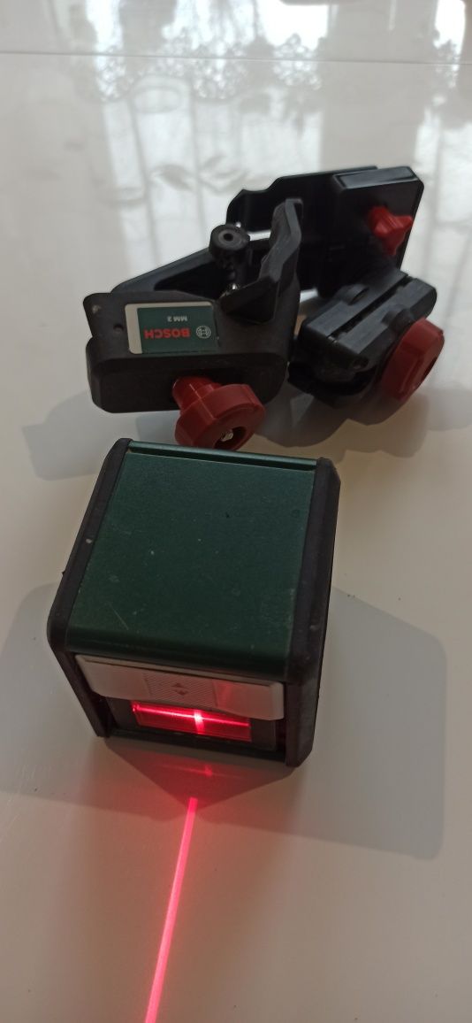 Laser 180* Bosch Quigo
