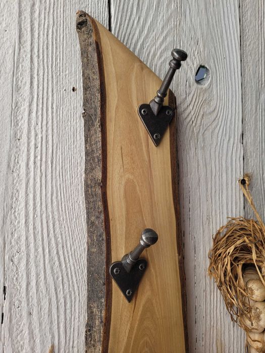 Wieszak ścienny drewniany haczyki kute Orzech włoski