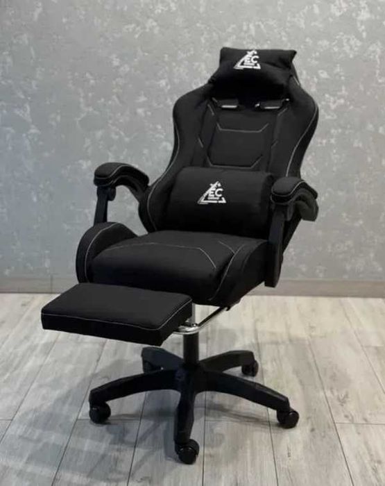 Кресло компьютерное игровое с массажем и подставкой для ног до 150кг