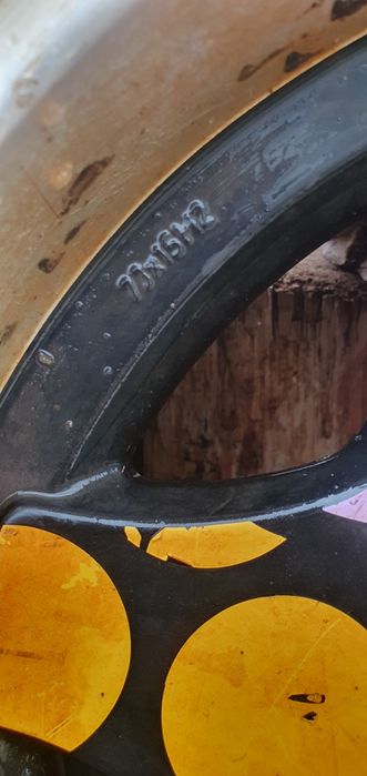 Продам шини з дисками 5х139.7 р15