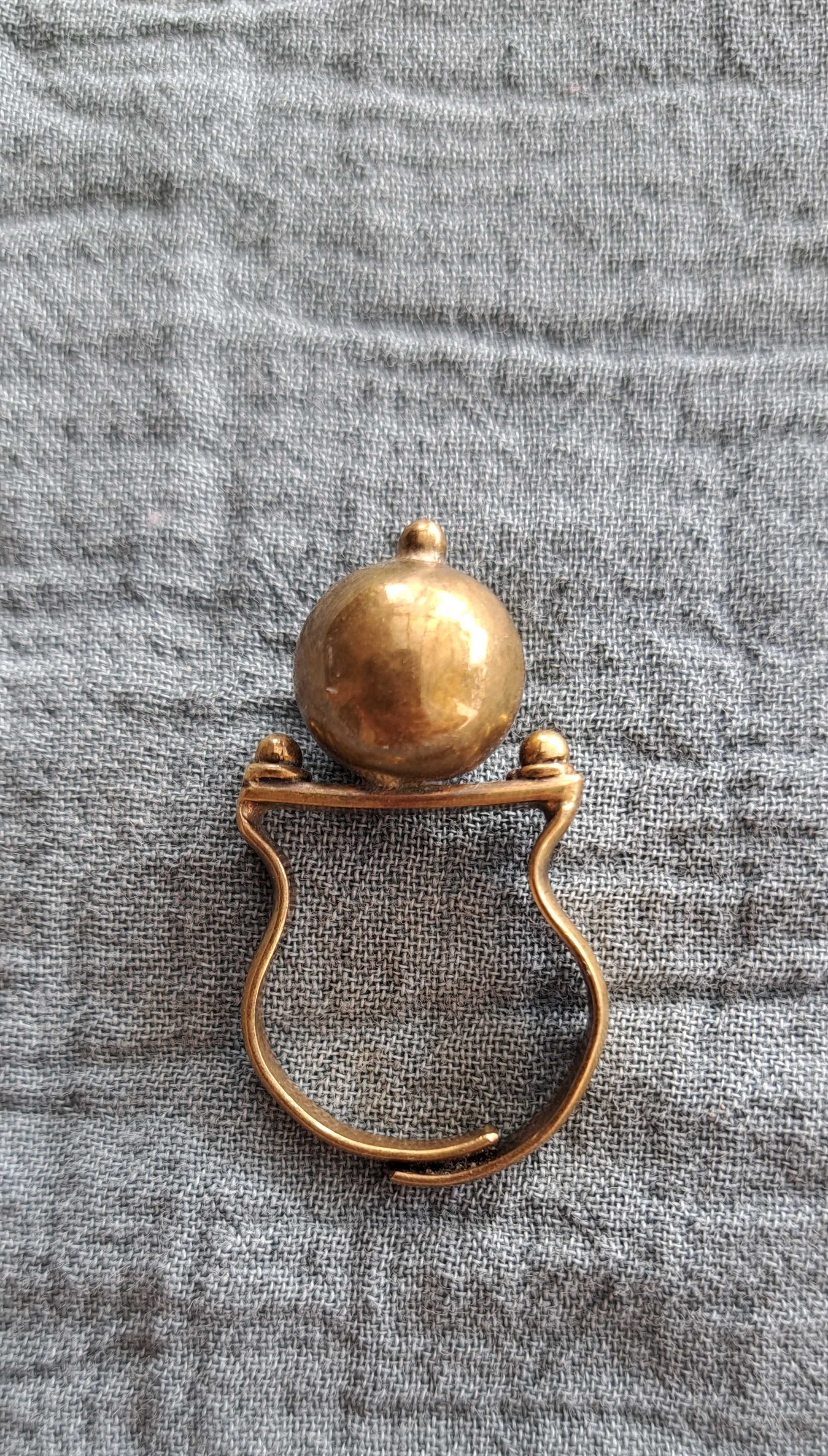 Orientalny pierścionek z mosiądzu