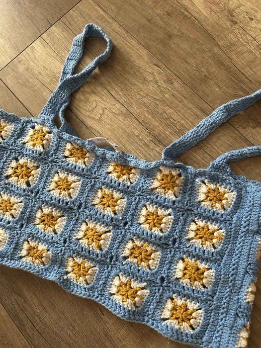 Ażurowy top w rozmiarze L