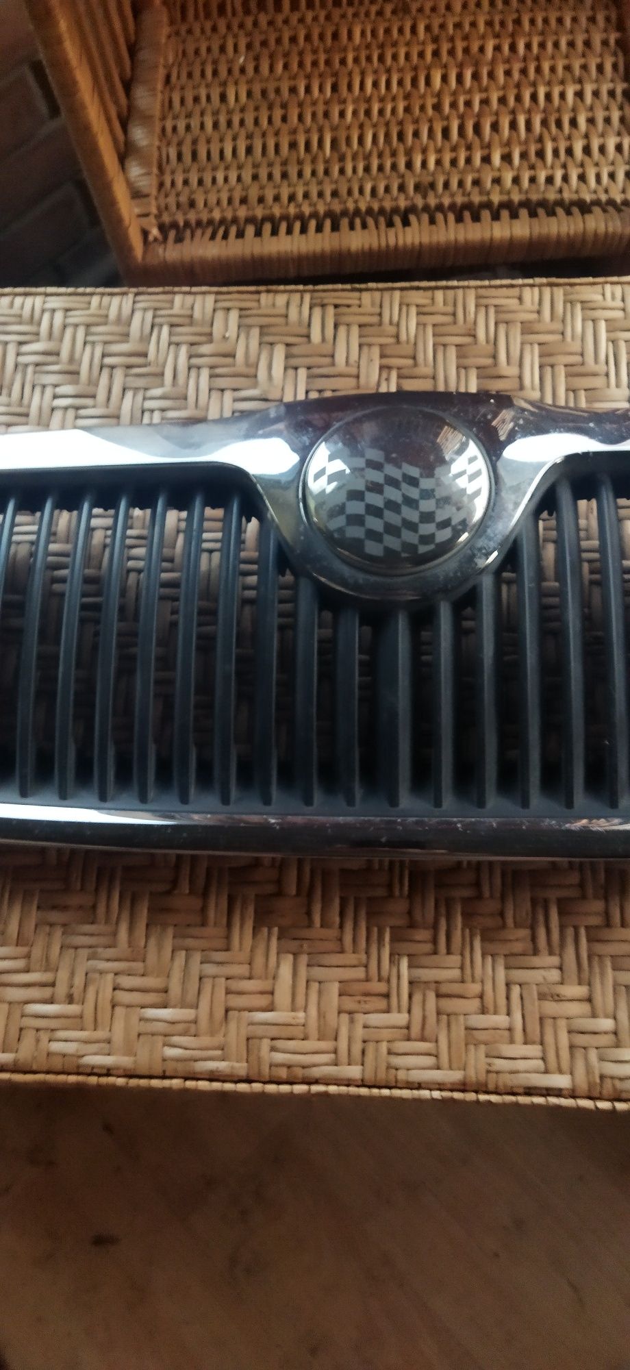 Решетка радиатора декоративная на авто Шкода