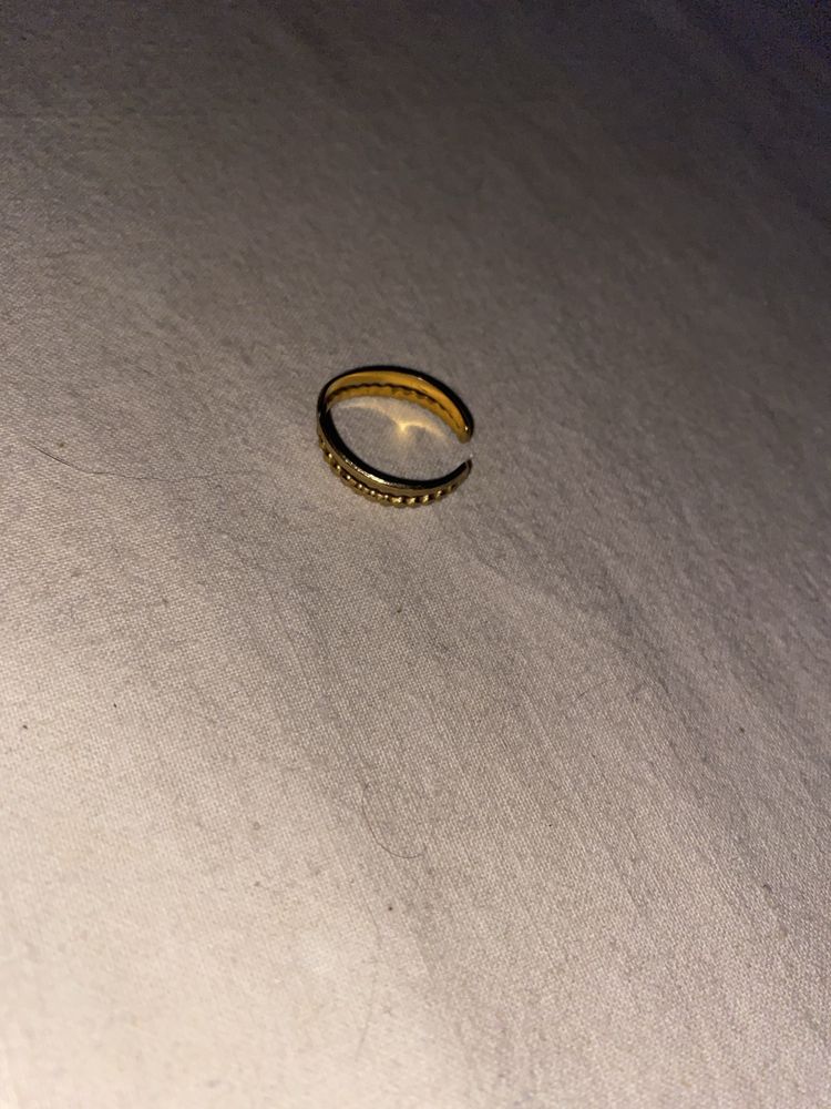 Vendo colares ,relogio e anel ,ouro e prata