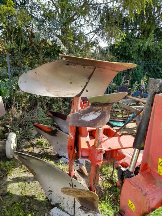 Pług 3 obrotowy Master 102 KUHN