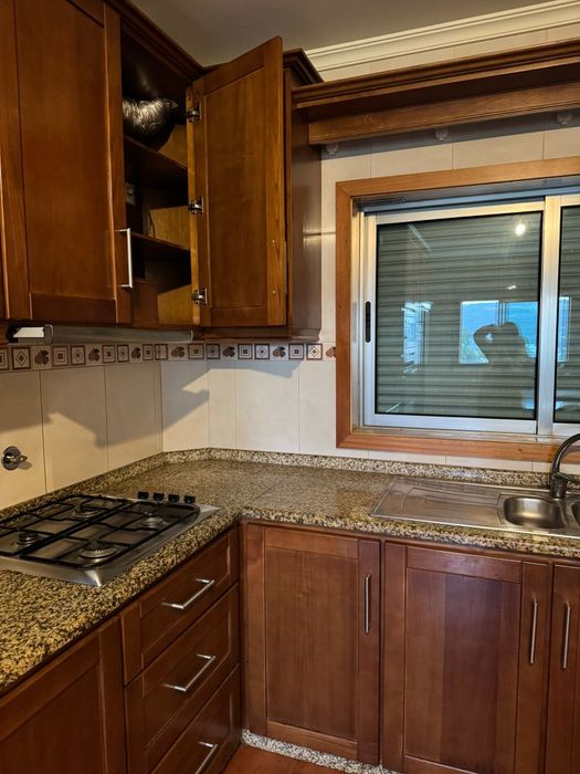 Cozinha madeira bom estado