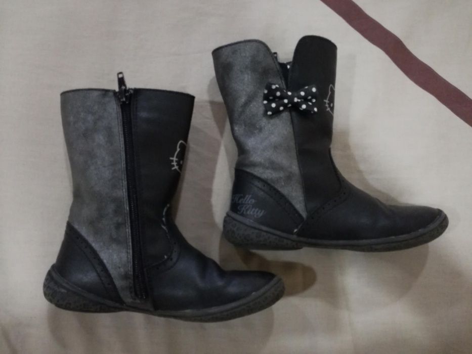 Botas Pretas Hello Kity, 29