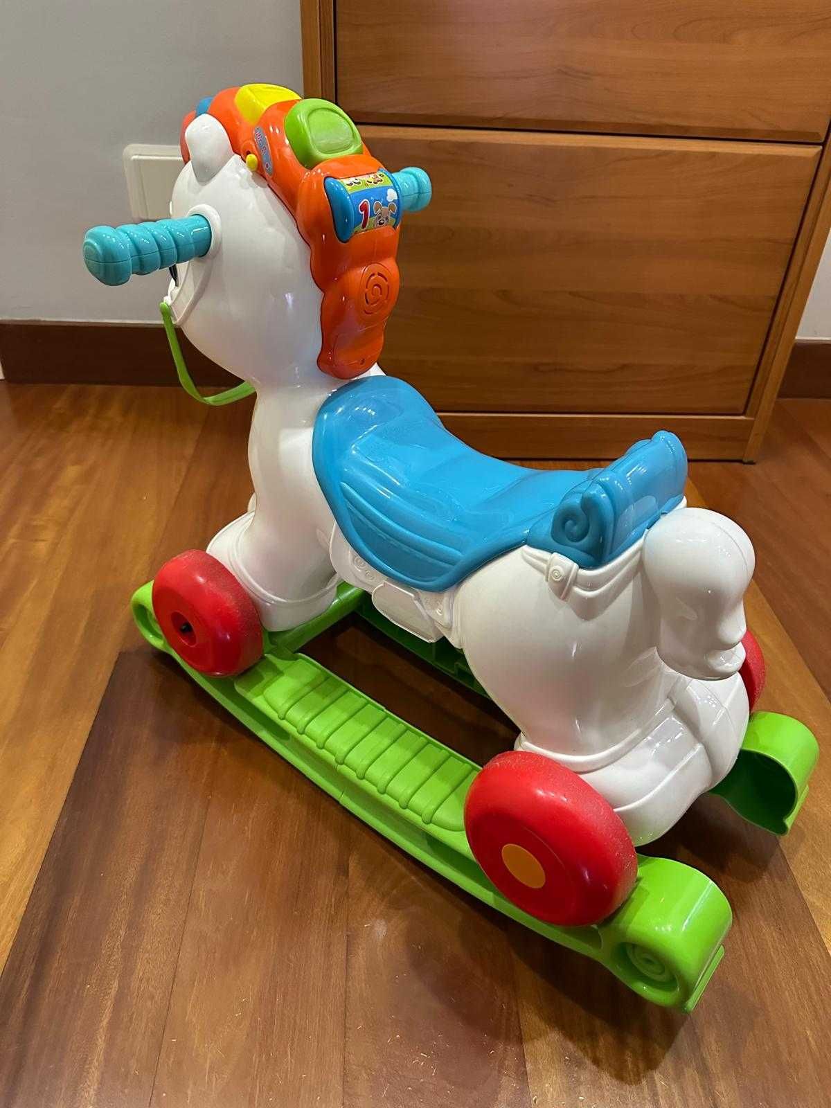 cavalinho interativo Clementoni