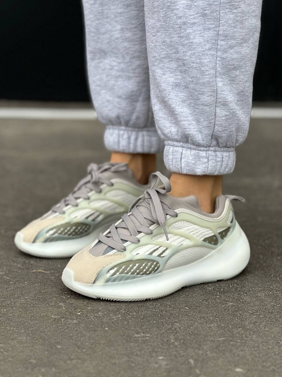 Женские Adidas Yeezy Boost 700 V3, yezzy boost 700, изи буст 700 изики