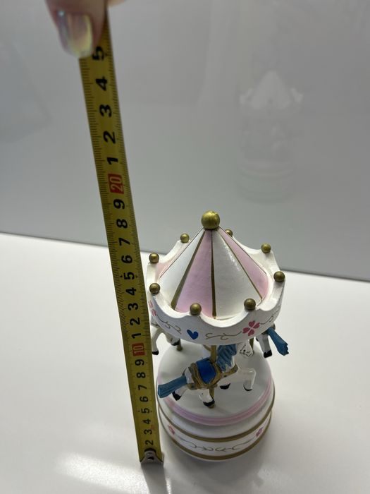 Новогодняя музыкальная карусель Melodious с лошадками