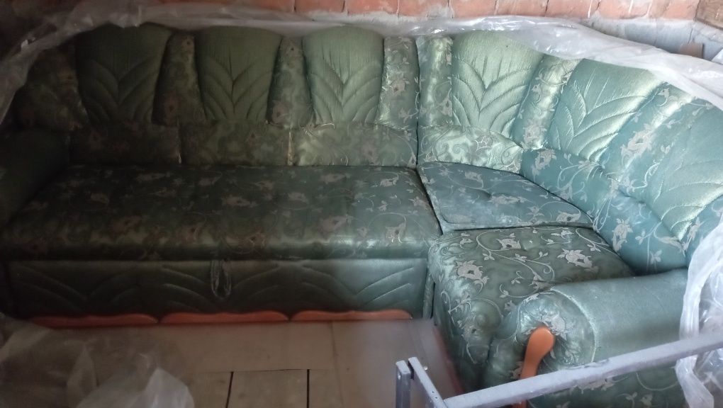 Продам диван у доброму стані