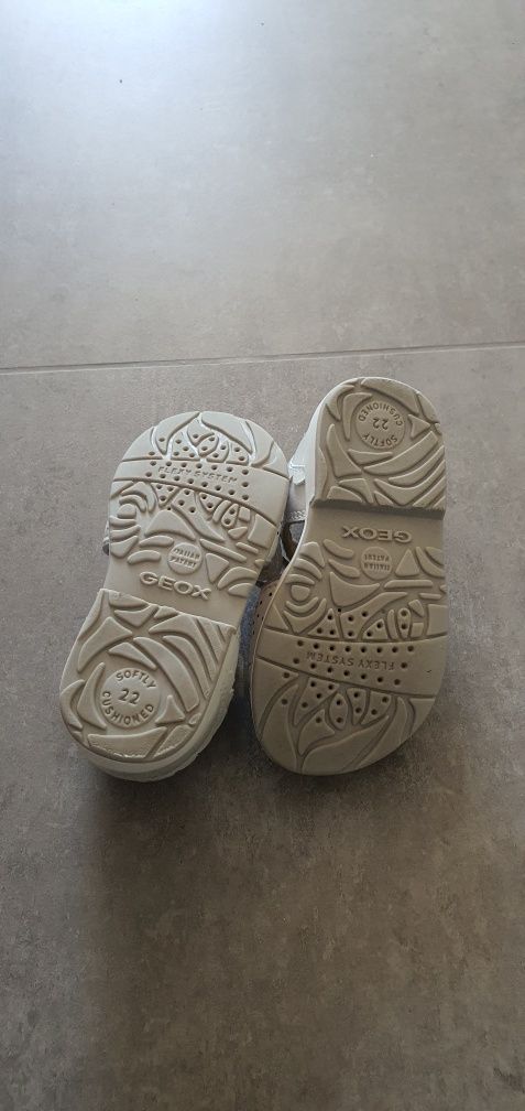 Sandálias Geox tamanho 22