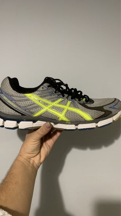 Кросівки asics 48р