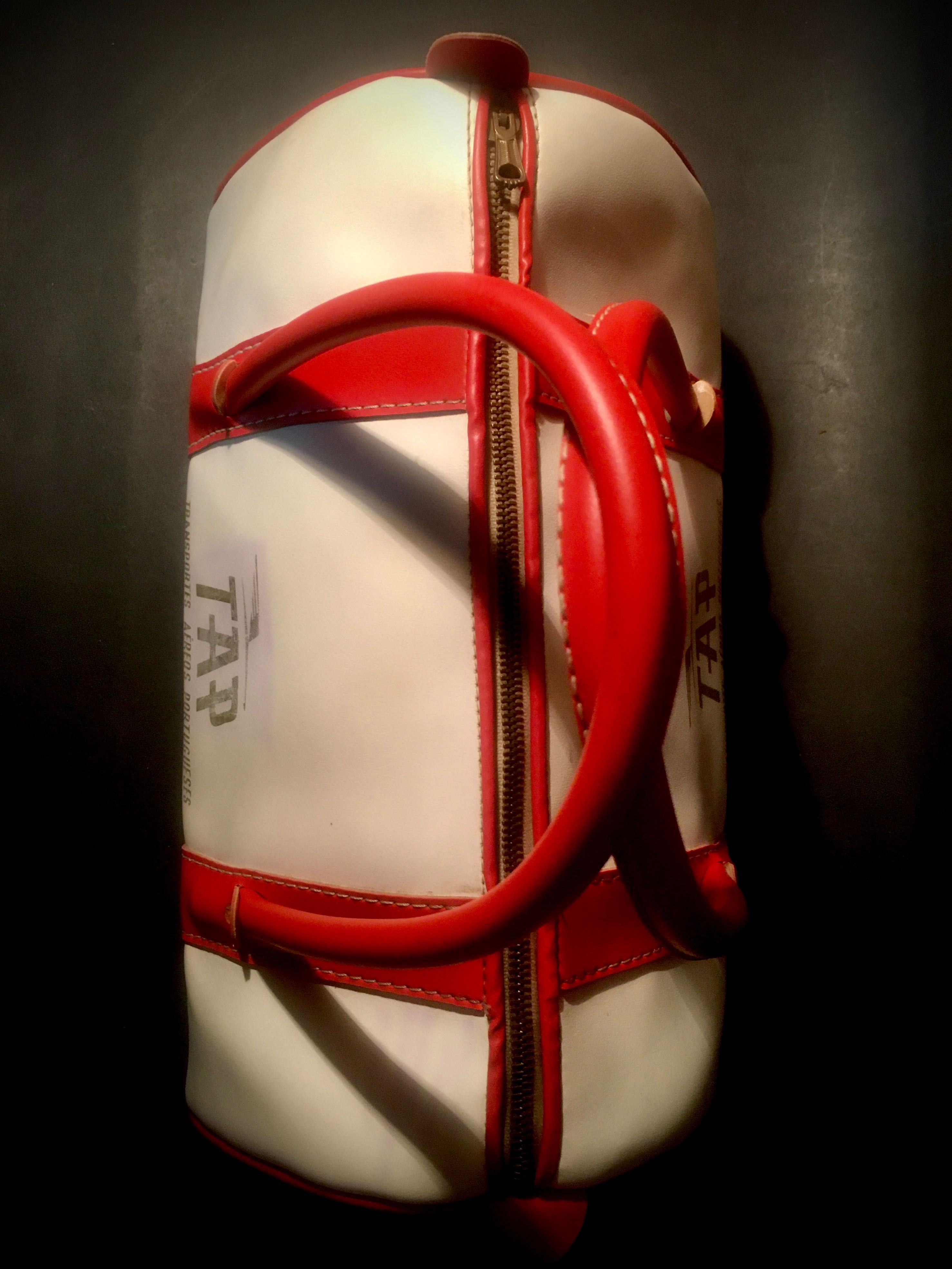 TAP - anos 60 - bolsa de viagem - 33 x 19 x 19 cm/s