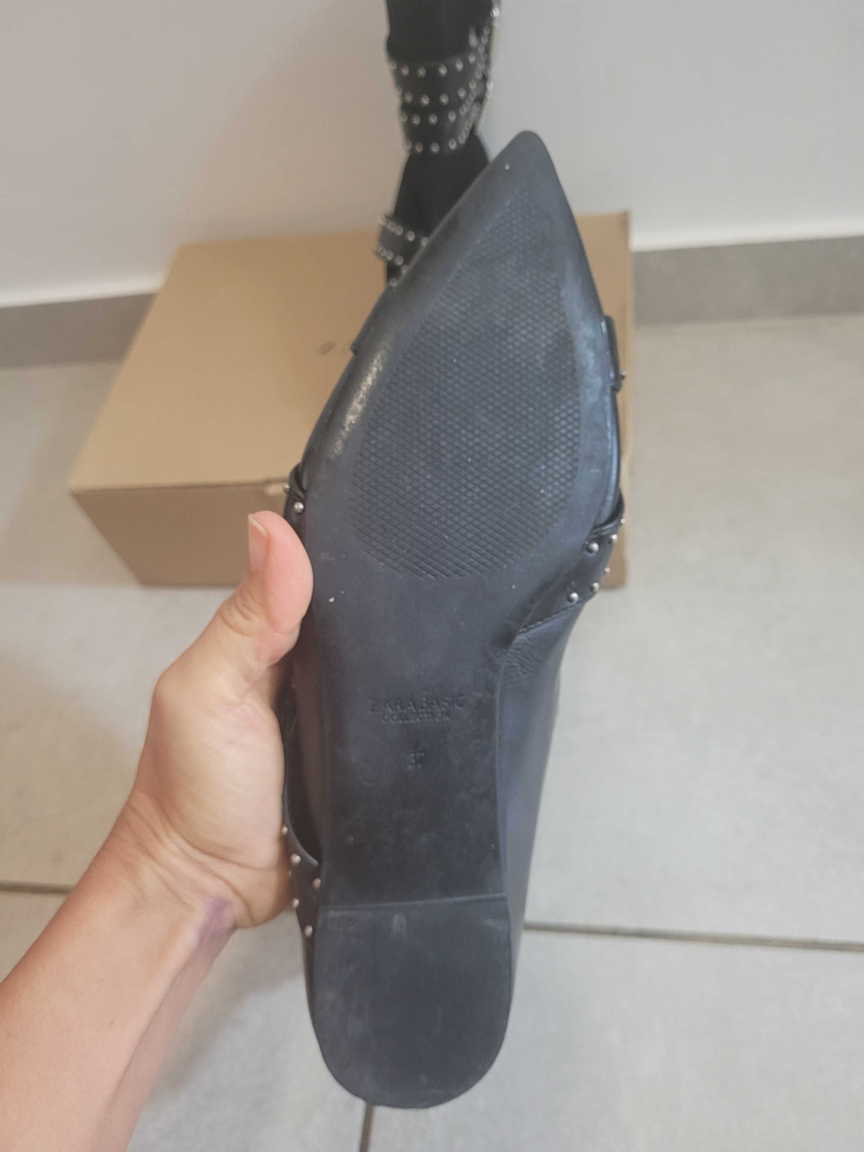 Bota preta sem salto da Zara