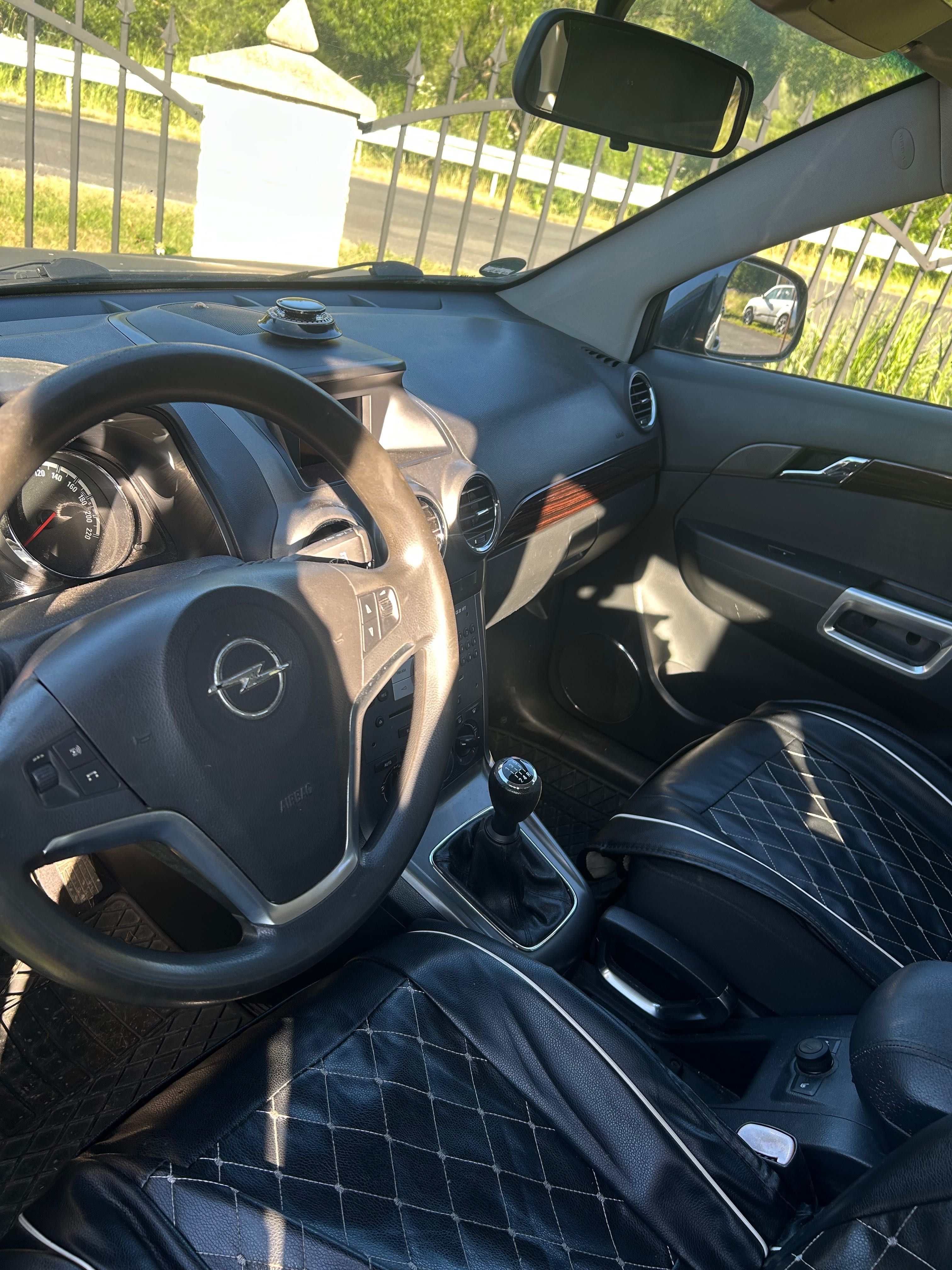 Opel antara 4x4 samochód