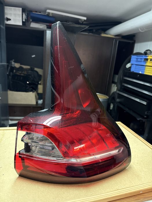 Farolim tras direito Grand Scenic  2020