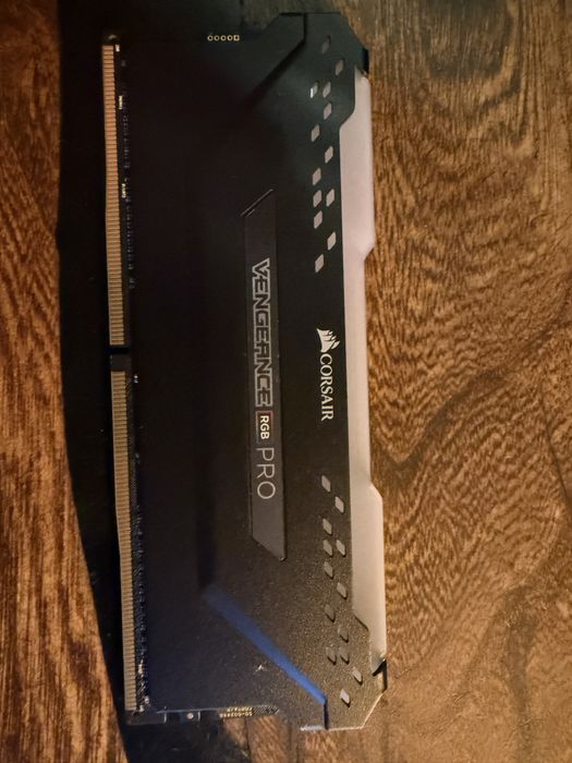 Pamiec Ram rgb ddr4 3000Mhz 16Gb Corsair