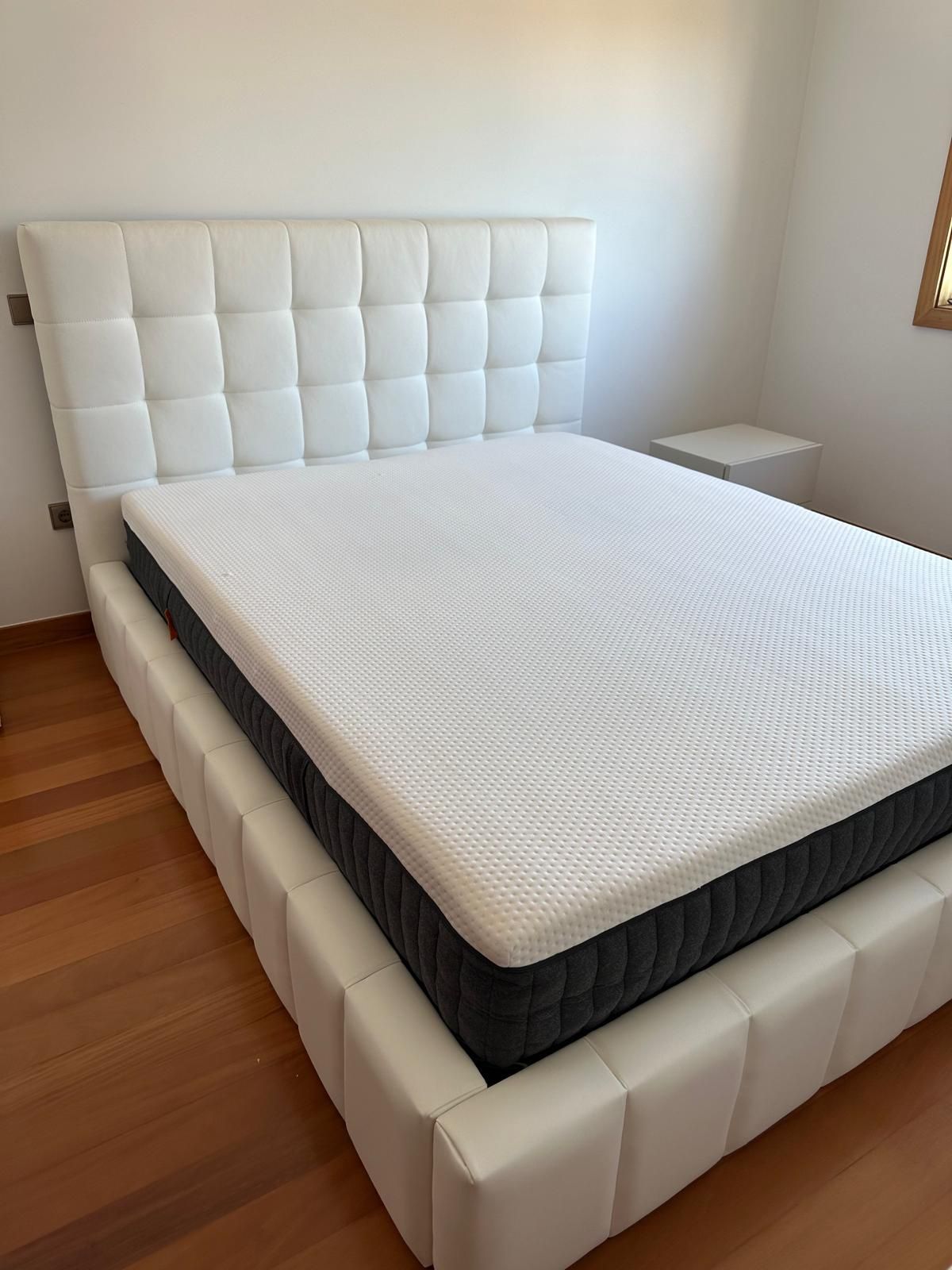 Cama de casal com colchão