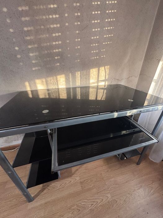 Secretária preta de vidro