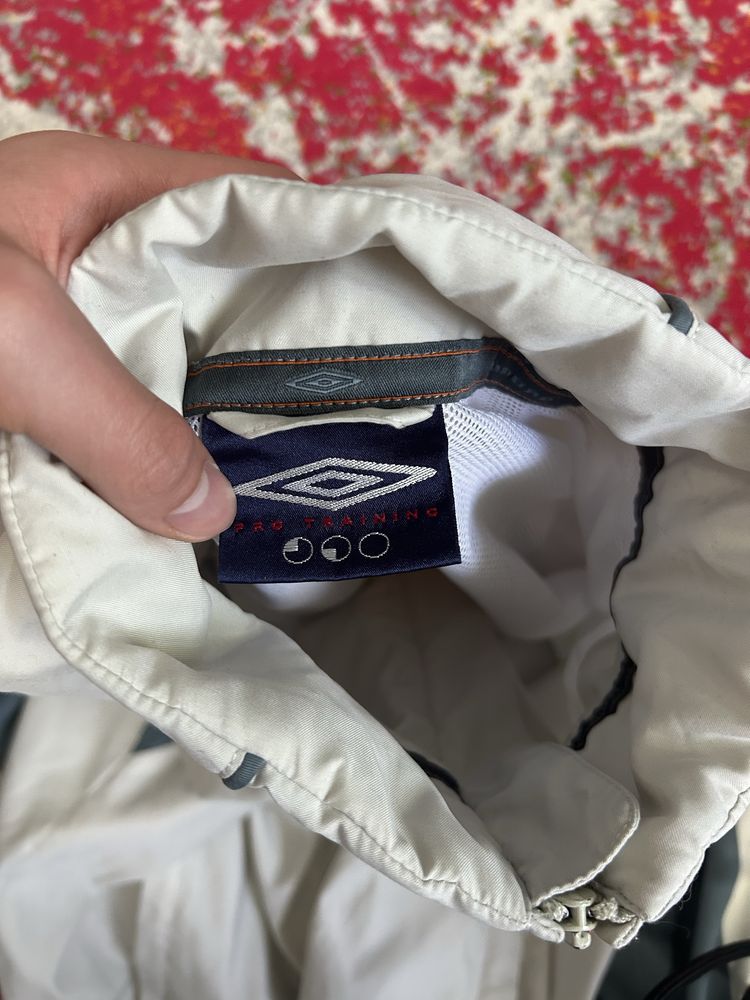 Вітровка від Umbro