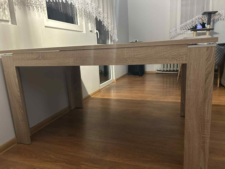 Stół do salonu, jadalni