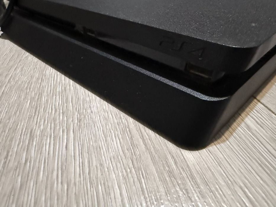 Ps4 slim 1TB ідеально робочий стан!