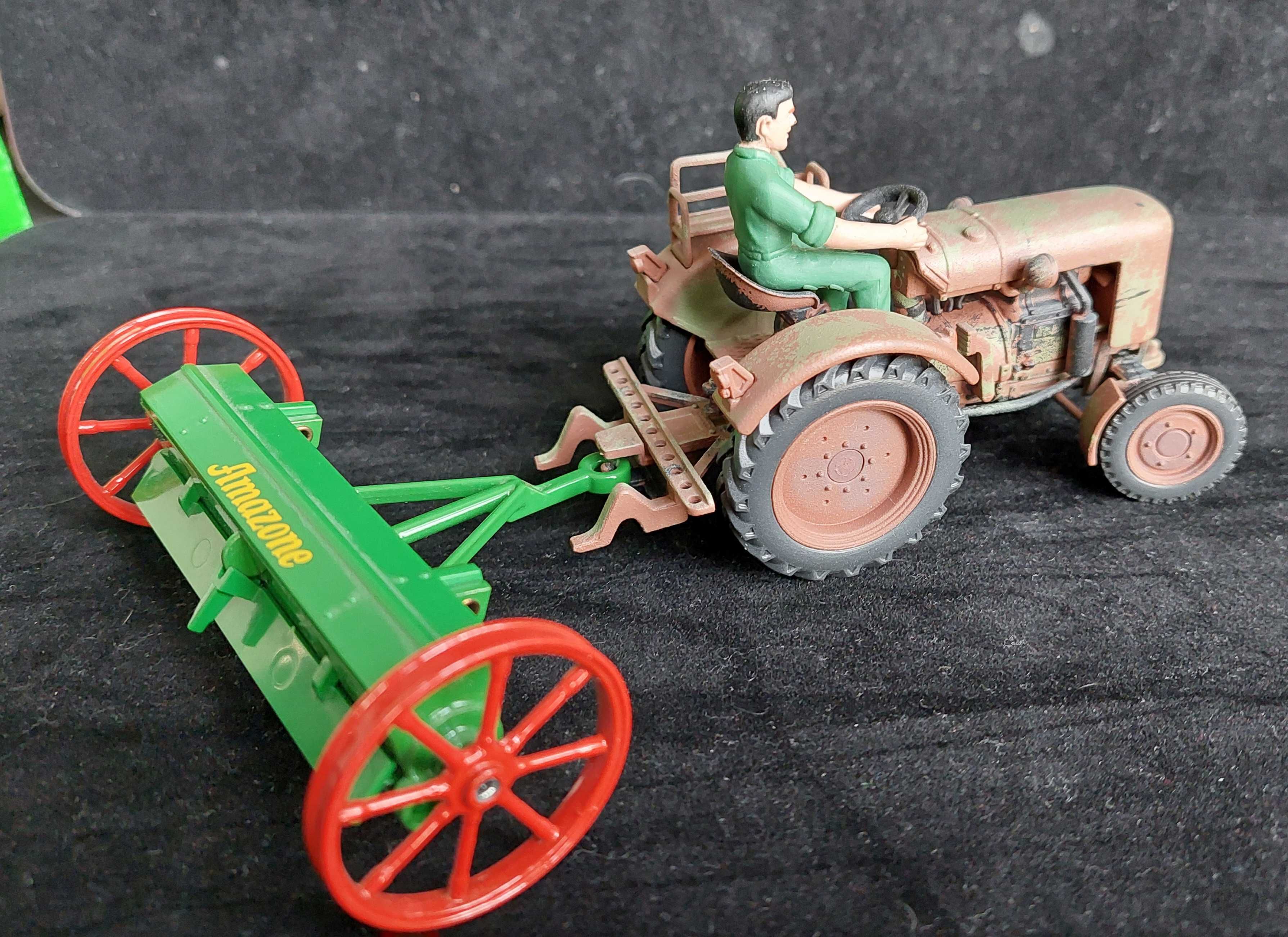 Siku 4466 Fendt Dieselross F 28 z rozrzutnikiem 1:32