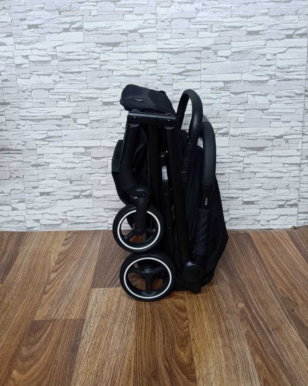 Суперлегка Cybex Beezy Black прогулянкова коляска+ дощовик