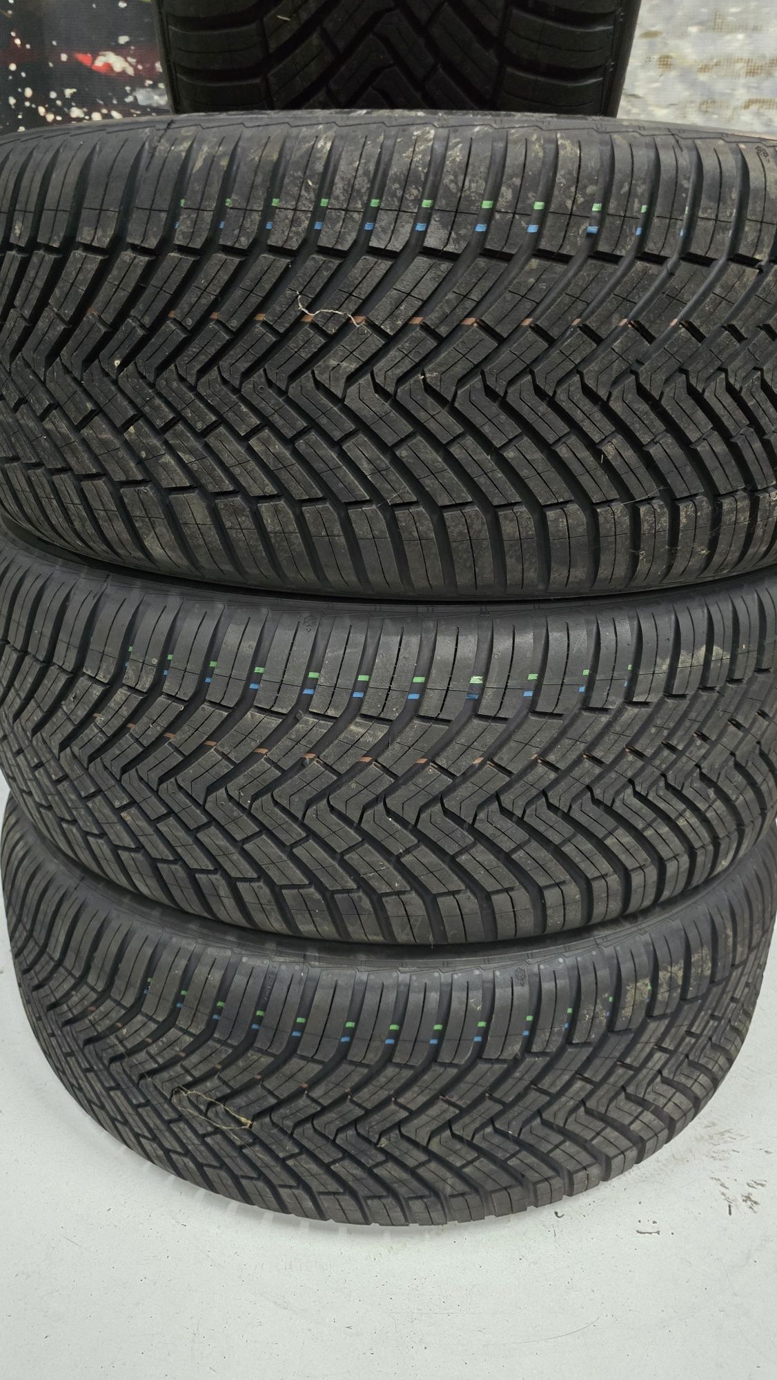 P22 4 x 225/50R18 Continental Allseason Contact 99W XL wielosezonowe