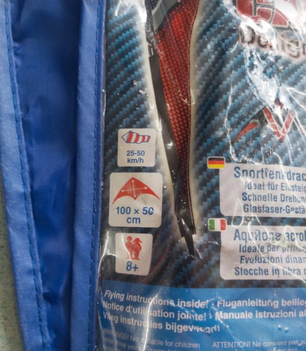 latawiec akrobacyjny, przeznaczony do rekreacyjnego latania i wykonywa