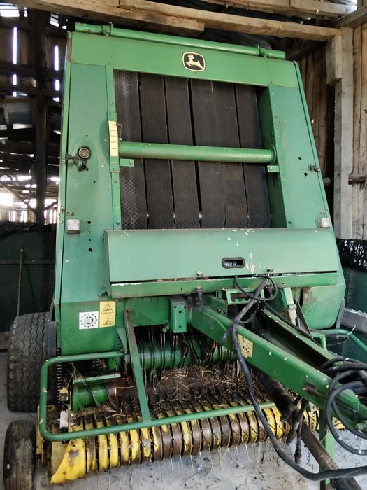 Prasa John Deere 592 cover edge