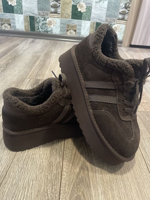 Нові зимні кросовки, завеликий розмір