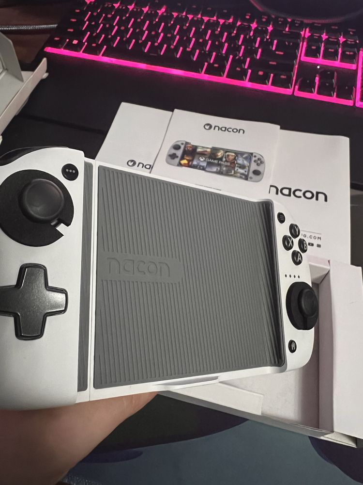NACON Mg-X white - kontroler do smartfonów